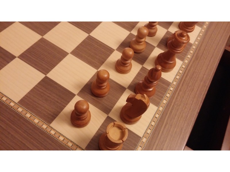 Σκάκι τραπέζι  (Κωδικός Νο 1057 / 8914 καφέ) - περιλαμβάνεται και πούλια 