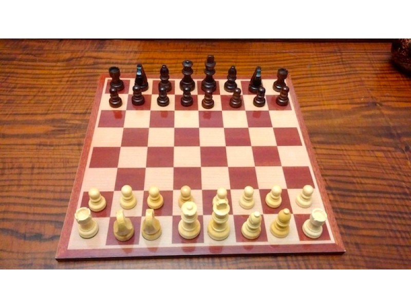 Ξύλινη σκακιέρα 40 Χ 40 εκ. με ξύλινα πιόνια  με ύψος Βασιλιά 7.5 εκ.