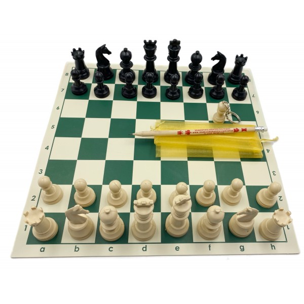 Σχολική σκακιέρα πράσινη βινυλίου 35 Χ 35 εκ. με πλαστικά πιόνια με ύψος 7 εκ. & δώρο με πουγκί - μολύβι και ξύλινo μπρελόκ