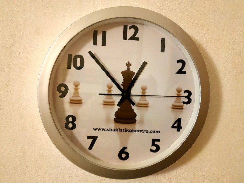 Ρολόι τοίχου με θέμα σκάκι , διάμετρος 30 εκ.