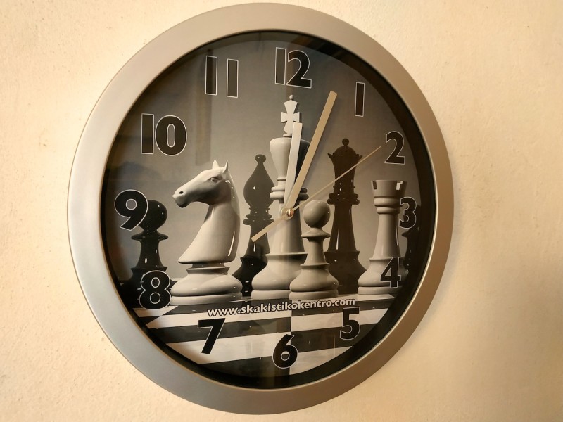 Ρολόι τοίχου με θέμα σκάκι , διάμετρος 30 εκ.