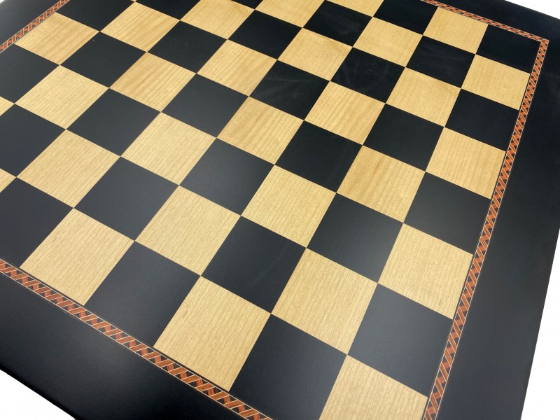 Σκακιέρα ξύλινη σε πλακέτα 50 Χ 50 εκ με μπορντούρα και καρέ τετραγώνου 5.1 εκ