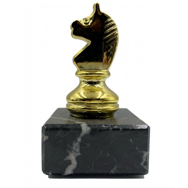 Σκακιστικό  έπαθλο μεταλλικο με θέμα άλογο σε  μαρμάρινη βάση - χρυσό