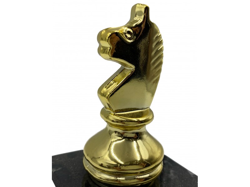 Σκακιστικό  έπαθλο μεταλλικο με θέμα άλογο σε  μαρμάρινη βάση - χρυσό