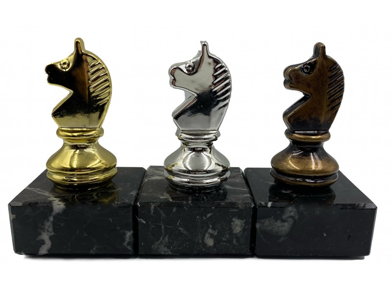 Τριάδα επάθλων βράβευσης βραβείων με θέμα "άλογο'  με μαρμάρινη βάση -Χρωματισμός: Χρυσό - ασημένιο - χάλκινο