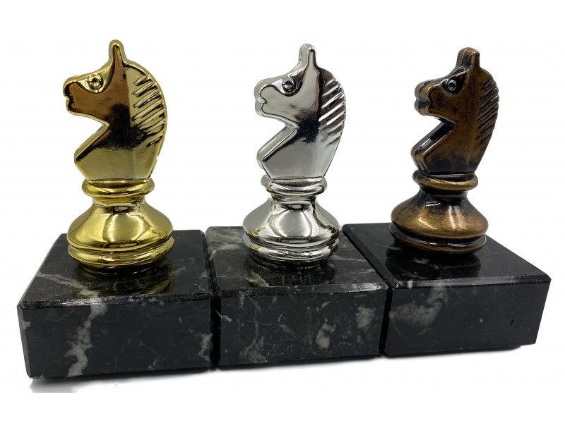 Τριάδα επάθλων βράβευσης βραβείων με θέμα "άλογο'  με μαρμάρινη βάση -Χρωματισμός: Χρυσό - ασημένιο - χάλκινο