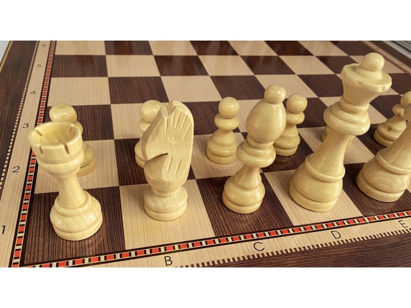 Σκακιέρα ξύλινη τυπώμένη Redline 50 Χ 50 εκ + πιόνια ξύλινα με ύψος βασιλιά 10 εκ και κασετίνα φύλαξης 