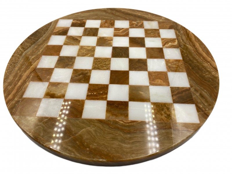 Σκακιέρα από όνυχα στρογγυλή με διάμετρο 35 εκ και μεταλλικό σέτ με θέμα αρχαία Ελλάδα