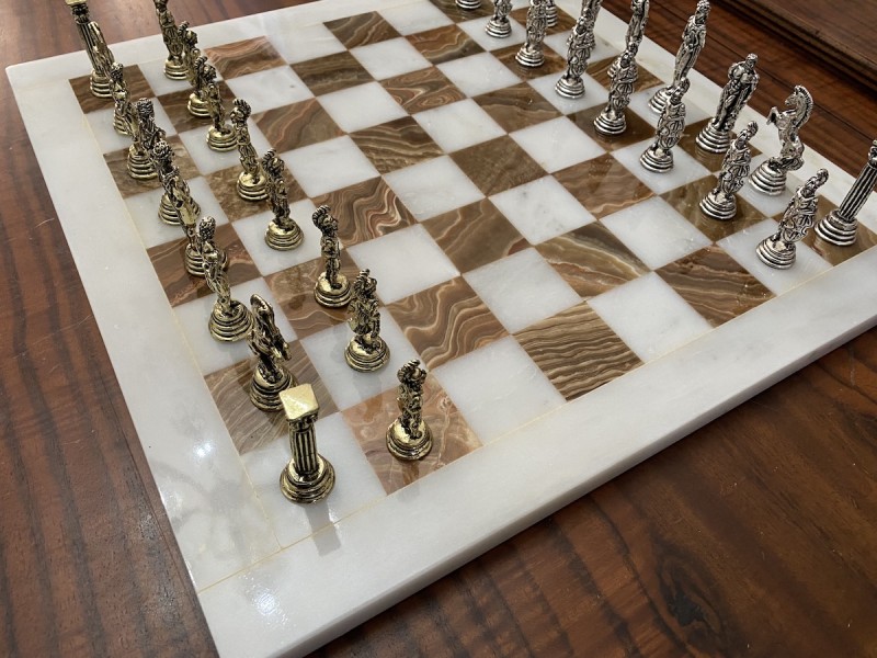 Σκακιέρα από όνυχα  38 Χ 38 εκ. (Χρωματισμός: καφέ - λευκό)